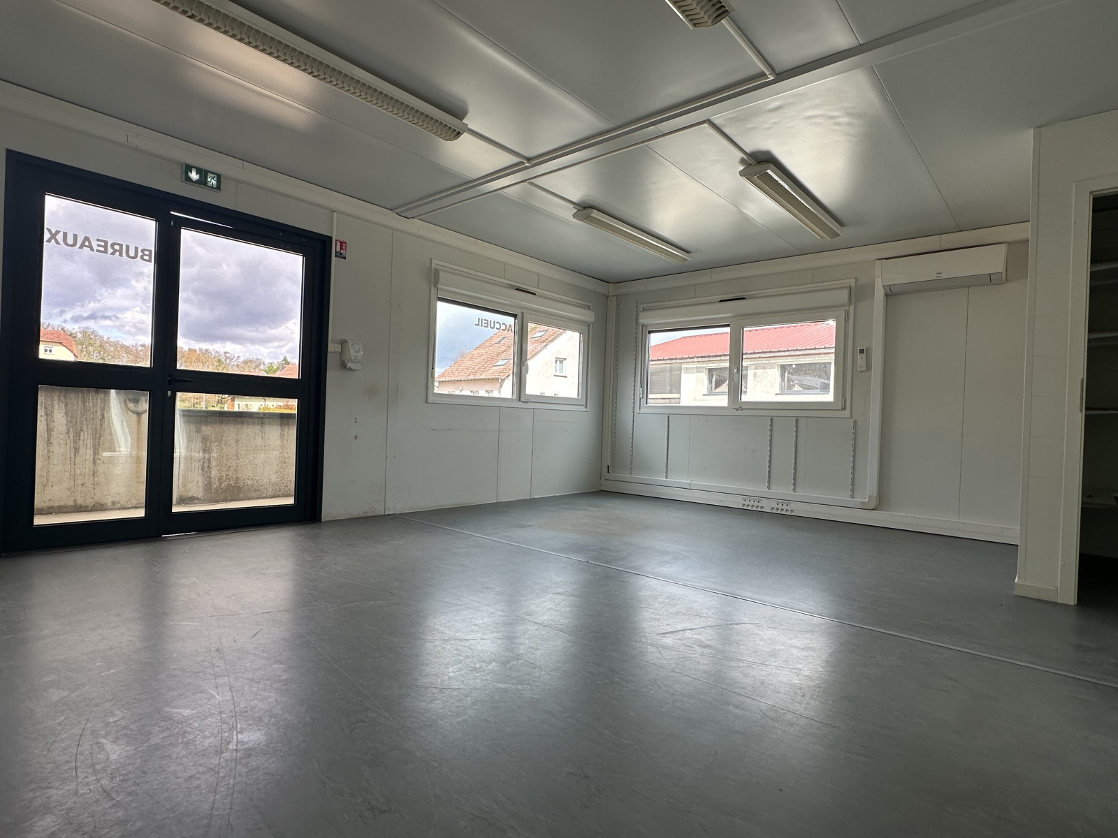 Image_, Local commercial, Pérouse, ref :2379